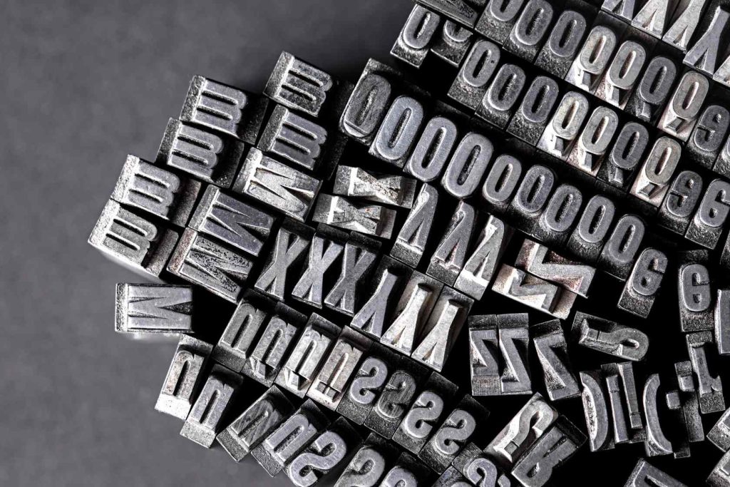 vista-de-letras-tipograficas-metalicas